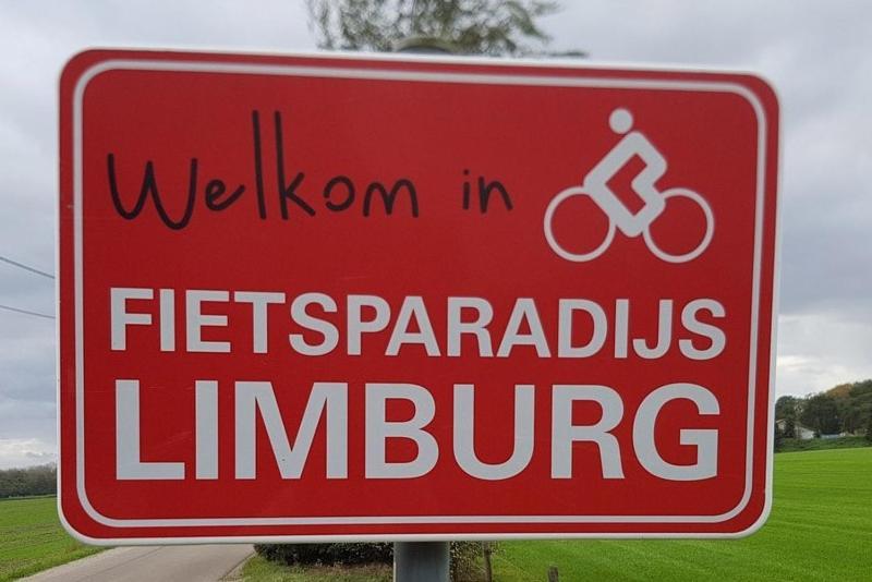 Vakantiebungalow Simpelveld Bagian luar foto